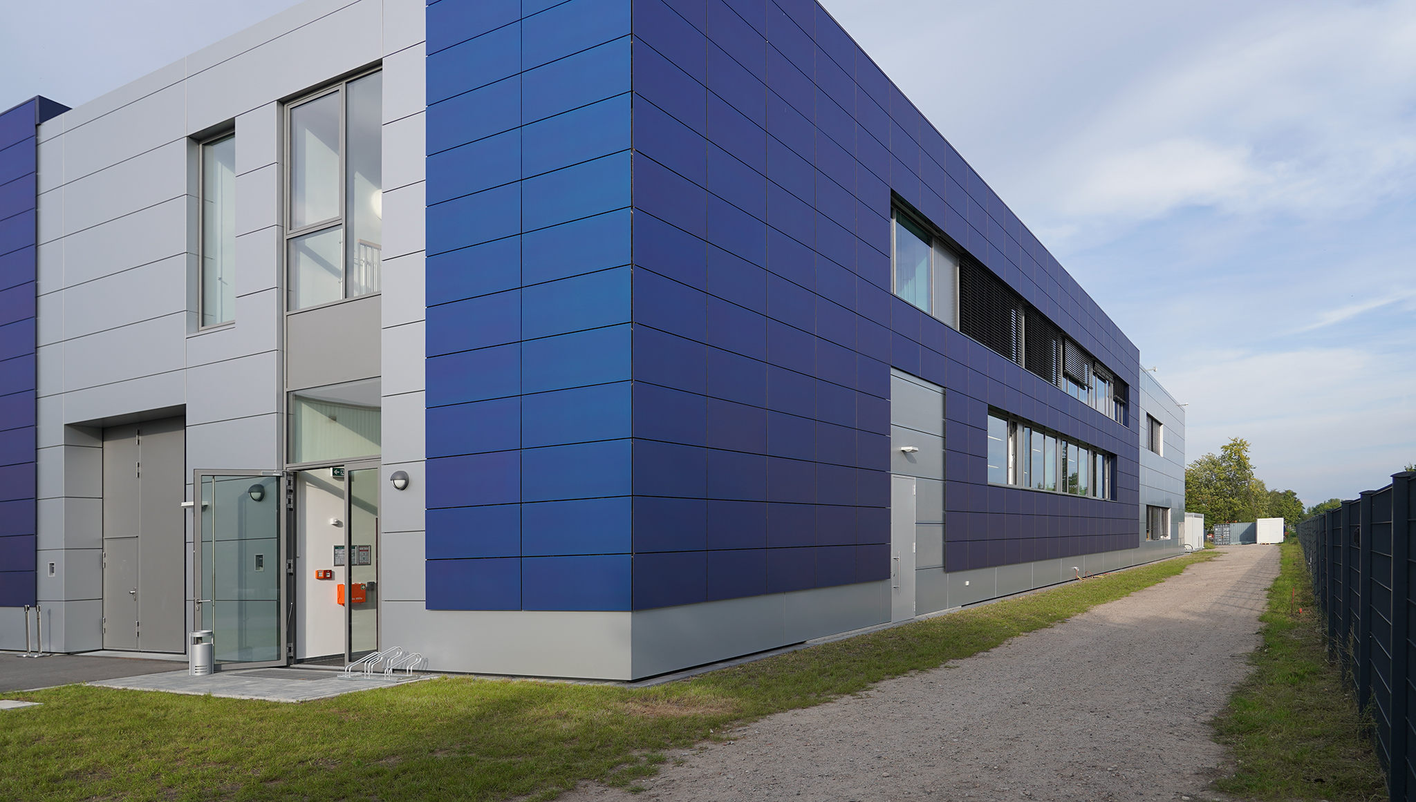HZB SKALA blue solar active facade