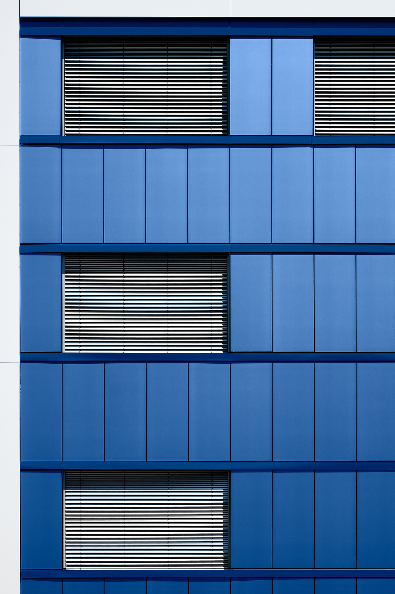 Customised blue SKALA solar panels at Volg