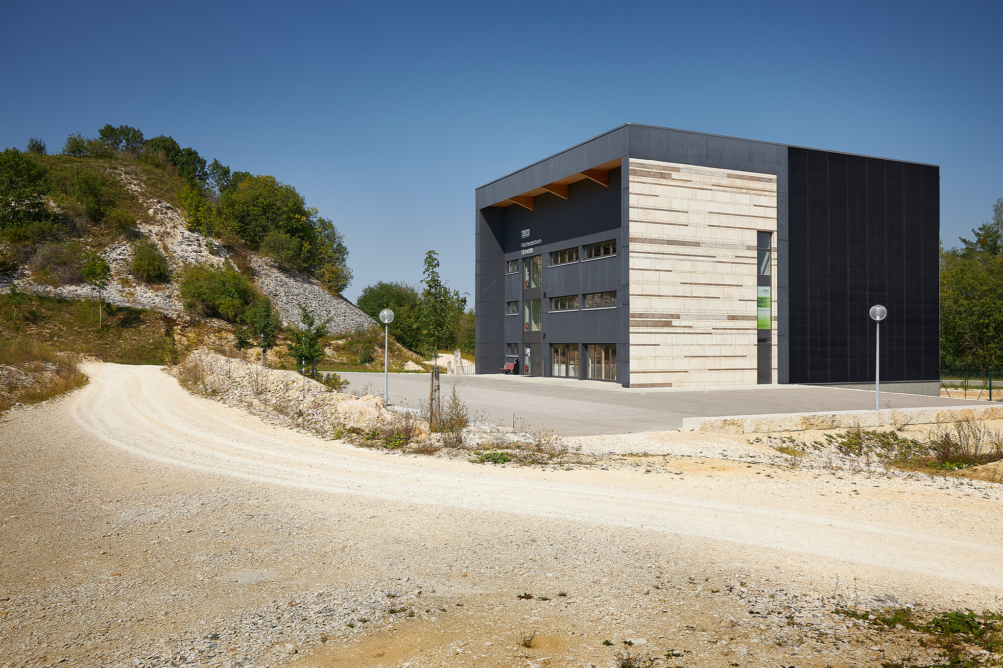 SKALA solar active modules black Kletterhalle 2